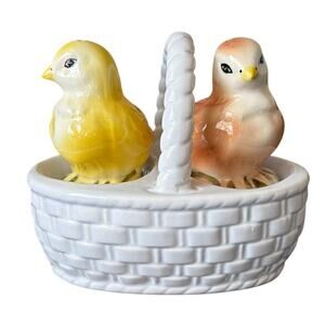 VTG Ceramic Chicks in a Basket Salt and Pepper Shakers Farmhouse Decor